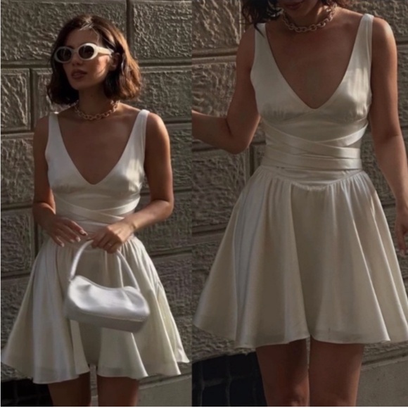 NEW House of CB Shiema Dress Ivory Small - Picture 1 of 17